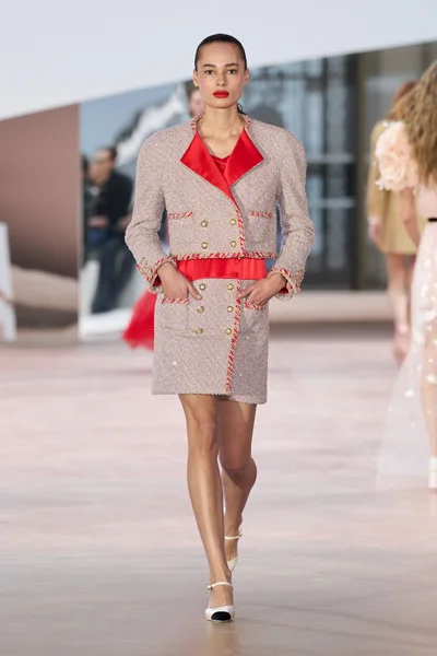 Look 17